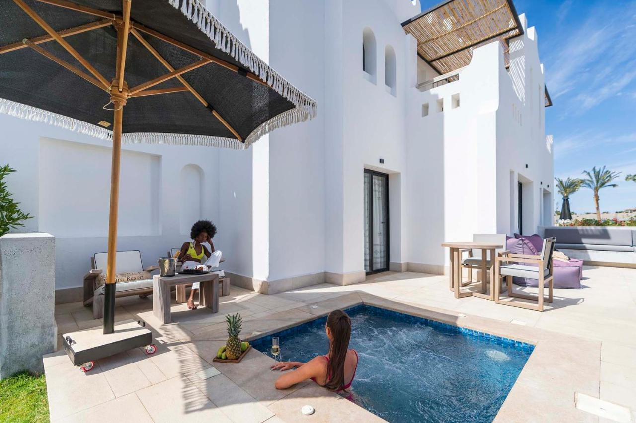 Sunrise Tucana Resort Grand Select Hurghada Exterior foto A private pool at a villa in Spain